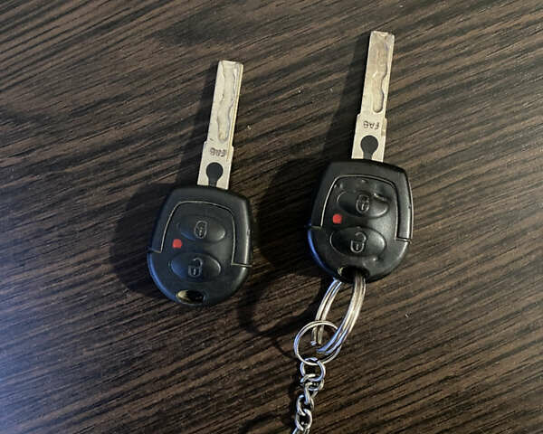 Красный Шкода Фабия, объемом двигателя 1.39 л и пробегом 194 тыс. км за 4490 $, фото 24 на Automoto.ua