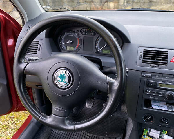 Красный Шкода Фабия, объемом двигателя 1.39 л и пробегом 194 тыс. км за 4490 $, фото 17 на Automoto.ua