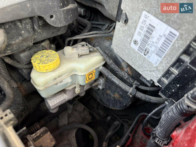 Красный Шкода Фабия, объемом двигателя 1.39 л и пробегом 209 тыс. км за 3990 $, фото 34 на Automoto.ua