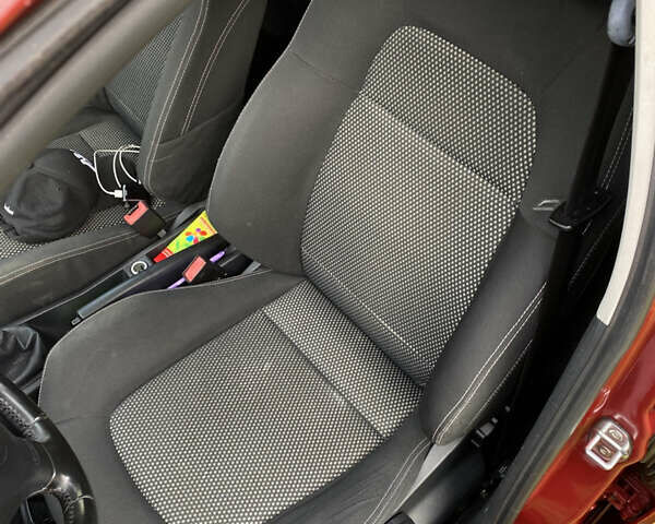 Красный Шкода Фабия, объемом двигателя 1.39 л и пробегом 194 тыс. км за 4490 $, фото 21 на Automoto.ua