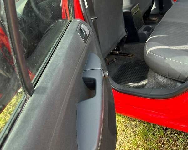 Червоний Шкода Фабія, об'ємом двигуна 1.2 л та пробігом 258 тис. км за 4100 $, фото 41 на Automoto.ua