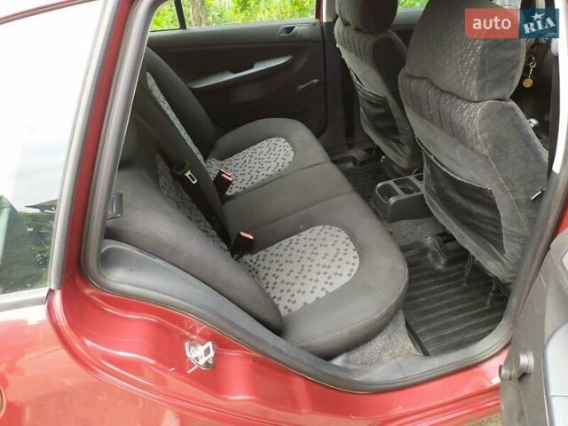 Красный Шкода Фабия, объемом двигателя 1.4 л и пробегом 208 тыс. км за 6300 $, фото 6 на Automoto.ua