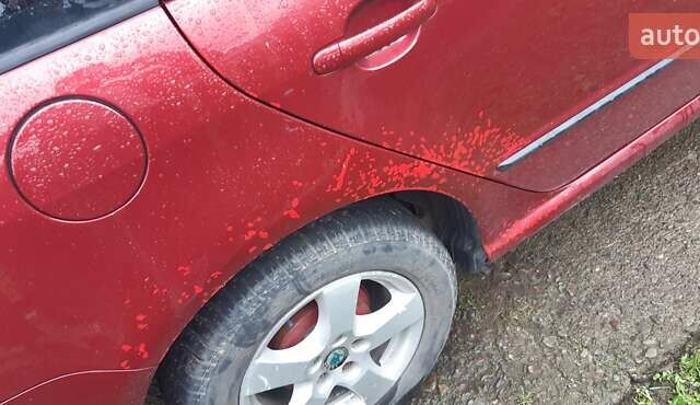 Красный Шкода Фабия, объемом двигателя 1.4 л и пробегом 255 тыс. км за 4100 $, фото 23 на Automoto.ua