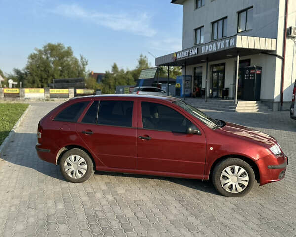 Красный Шкода Фабия, объемом двигателя 1.2 л и пробегом 300 тыс. км за 3600 $, фото 2 на Automoto.ua