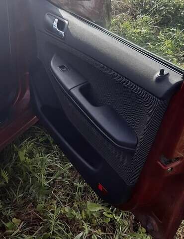 Красный Шкода Фабия, объемом двигателя 1.4 л и пробегом 255 тыс. км за 4100 $, фото 15 на Automoto.ua