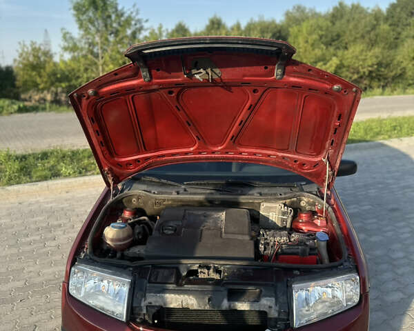 Красный Шкода Фабия, объемом двигателя 1.2 л и пробегом 300 тыс. км за 3600 $, фото 9 на Automoto.ua