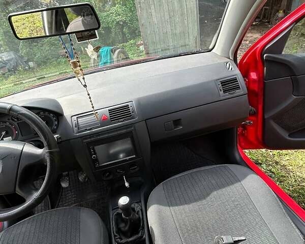 Червоний Шкода Фабія, об'ємом двигуна 1.2 л та пробігом 258 тис. км за 4100 $, фото 25 на Automoto.ua