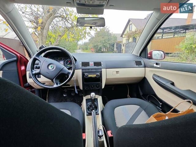 Красный Шкода Фабия, объемом двигателя 1.39 л и пробегом 226 тыс. км за 5300 $, фото 7 на Automoto.ua