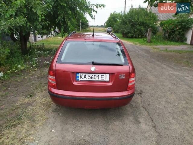 Красный Шкода Фабия, объемом двигателя 1.4 л и пробегом 208 тыс. км за 6300 $, фото 1 на Automoto.ua