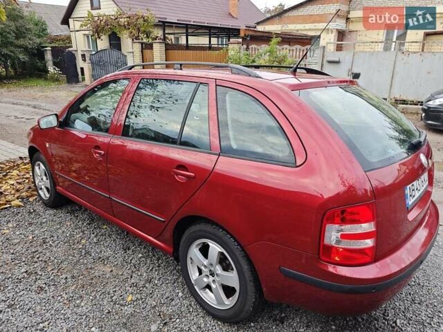 Красный Шкода Фабия, объемом двигателя 1.39 л и пробегом 226 тыс. км за 5300 $, фото 1 на Automoto.ua