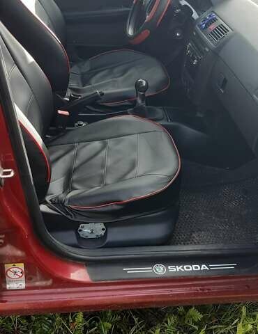 Красный Шкода Фабия, объемом двигателя 1.4 л и пробегом 255 тыс. км за 4100 $, фото 5 на Automoto.ua