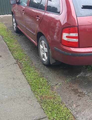 Красный Шкода Фабия, объемом двигателя 1.4 л и пробегом 255 тыс. км за 4100 $, фото 26 на Automoto.ua