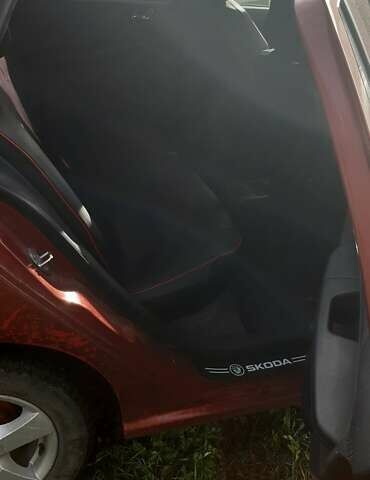 Красный Шкода Фабия, объемом двигателя 1.4 л и пробегом 255 тыс. км за 4100 $, фото 8 на Automoto.ua