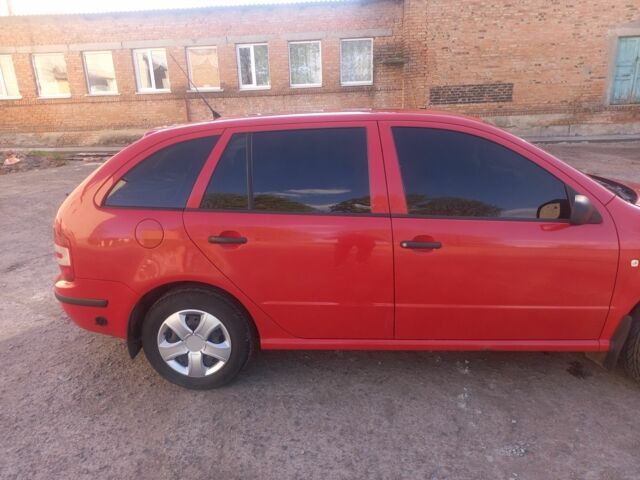 Красный Шкода Фабия, объемом двигателя 1.4 л и пробегом 292 тыс. км за 5000 $, фото 4 на Automoto.ua