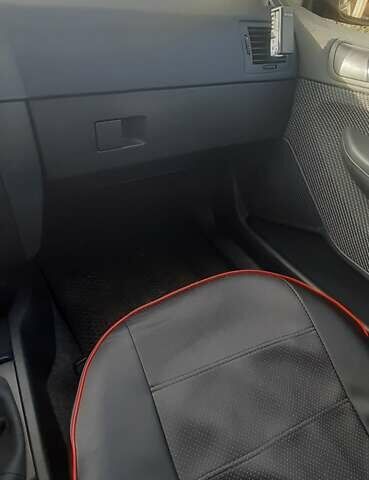 Красный Шкода Фабия, объемом двигателя 1.4 л и пробегом 255 тыс. км за 4100 $, фото 6 на Automoto.ua