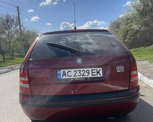 Красный Шкода Фабия, объемом двигателя 1.2 л и пробегом 218 тыс. км за 3300 $, фото 7 на Automoto.ua