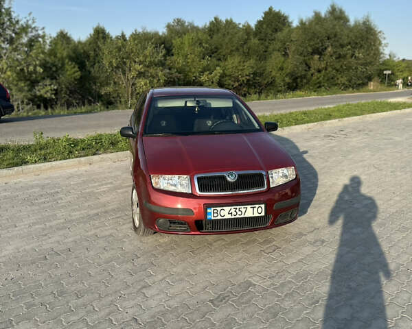 Красный Шкода Фабия, объемом двигателя 1.2 л и пробегом 300 тыс. км за 3600 $, фото 1 на Automoto.ua