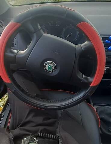 Красный Шкода Фабия, объемом двигателя 1.4 л и пробегом 255 тыс. км за 4100 $, фото 9 на Automoto.ua