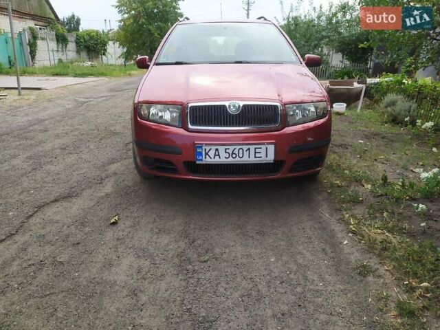 Красный Шкода Фабия, объемом двигателя 1.4 л и пробегом 208 тыс. км за 6300 $, фото 5 на Automoto.ua