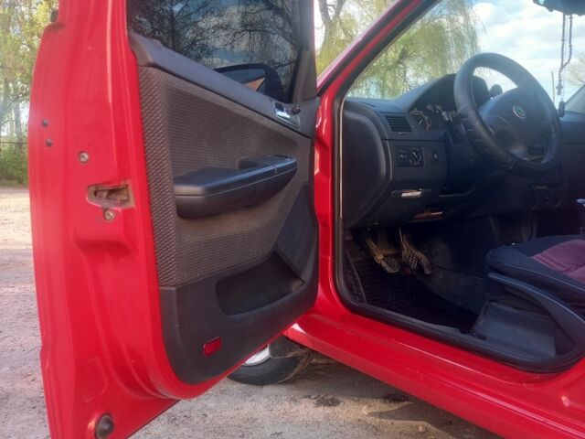 Красный Шкода Фабия, объемом двигателя 1.4 л и пробегом 292 тыс. км за 5000 $, фото 5 на Automoto.ua