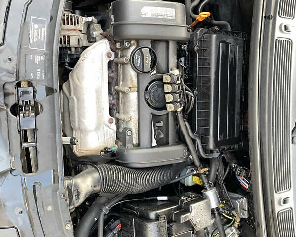 Красный Шкода Фабия, объемом двигателя 1.39 л и пробегом 180 тыс. км за 5000 $, фото 1 на Automoto.ua