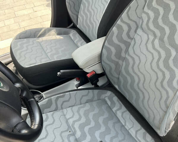 Красный Шкода Фабия, объемом двигателя 1.2 л и пробегом 157 тыс. км за 5500 $, фото 22 на Automoto.ua