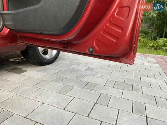 Красный Шкода Фабия, объемом двигателя 1.39 л и пробегом 180 тыс. км за 5000 $, фото 26 на Automoto.ua