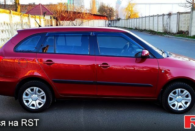 Червоний Шкода Фабія, об'ємом двигуна 1.4 л та пробігом 240 тис. км за 5000 $, фото 2 на Automoto.ua