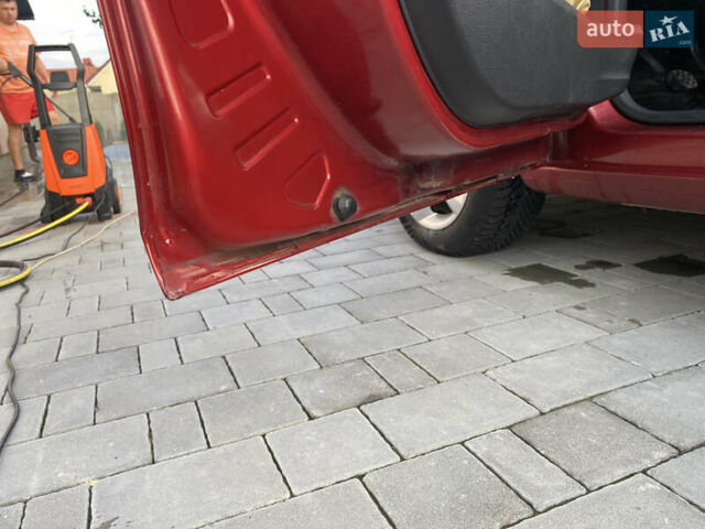 Красный Шкода Фабия, объемом двигателя 1.39 л и пробегом 180 тыс. км за 5000 $, фото 12 на Automoto.ua