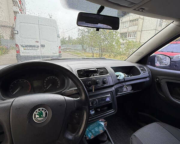 Червоний Шкода Фабія, об'ємом двигуна 1.4 л та пробігом 350 тис. км за 4900 $, фото 6 на Automoto.ua