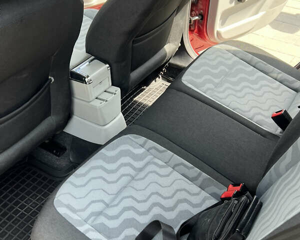 Красный Шкода Фабия, объемом двигателя 1.2 л и пробегом 157 тыс. км за 5500 $, фото 18 на Automoto.ua