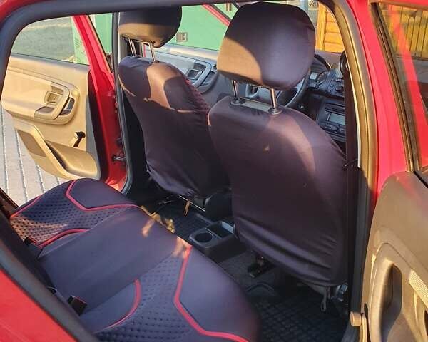 Шкода Фабия 2008 в Черновцах на Automoto.ua Красный Шкода Фабия, объемом двигателя 1.2 л и пробегом 237 тыс. км за 4600 $, фото 12 на Automoto.ua