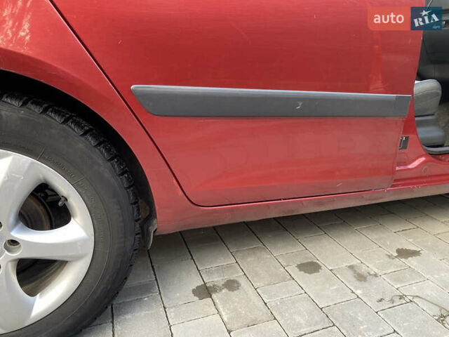 Красный Шкода Фабия, объемом двигателя 1.39 л и пробегом 180 тыс. км за 5000 $, фото 24 на Automoto.ua