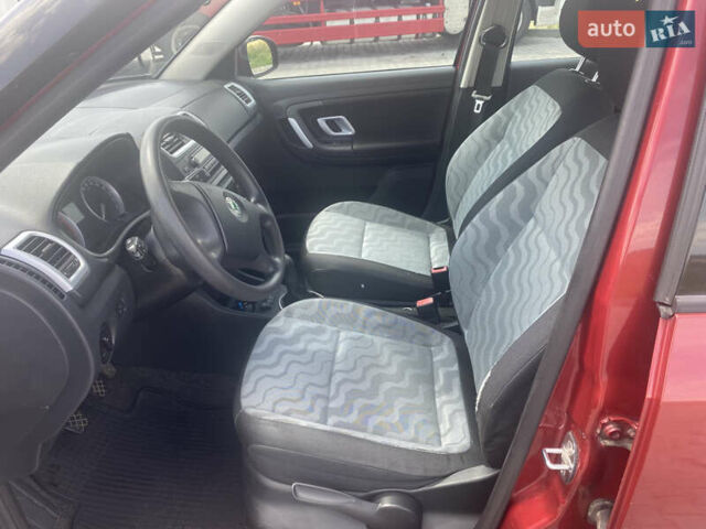 Красный Шкода Фабия, объемом двигателя 1.39 л и пробегом 179 тыс. км за 5700 $, фото 10 на Automoto.ua