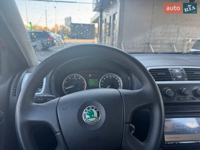 Червоний Шкода Фабія, об'ємом двигуна 1.6 л та пробігом 173 тис. км за 6750 $, фото 13 на Automoto.ua