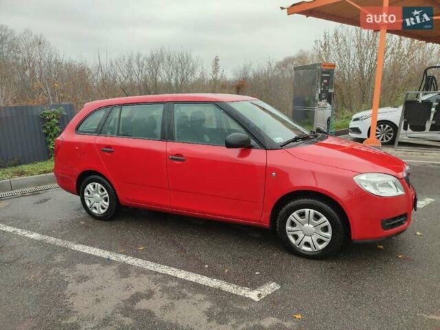 Красный Шкода Фабия, объемом двигателя 1.2 л и пробегом 70 тыс. км за 5500 $, фото 1 на Automoto.ua