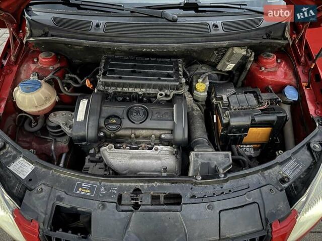 Красный Шкода Фабия, объемом двигателя 1.39 л и пробегом 146 тыс. км за 6200 $, фото 17 на Automoto.ua