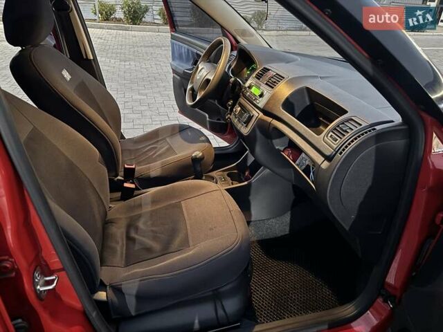 Красный Шкода Фабия, объемом двигателя 1.39 л и пробегом 146 тыс. км за 6200 $, фото 9 на Automoto.ua
