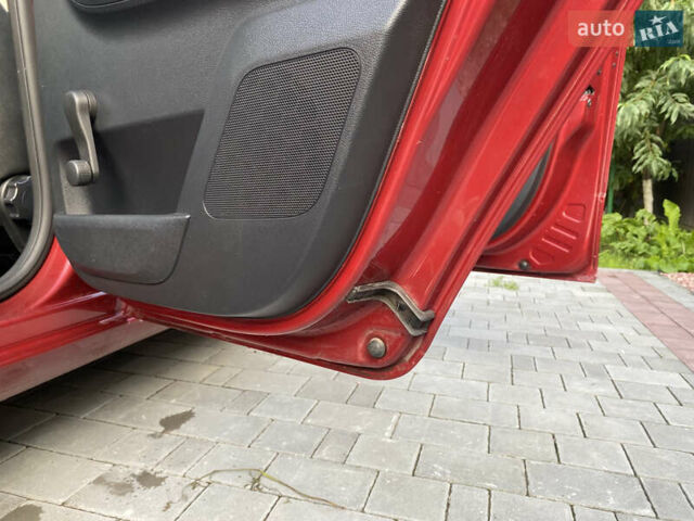 Красный Шкода Фабия, объемом двигателя 1.39 л и пробегом 180 тыс. км за 5000 $, фото 22 на Automoto.ua