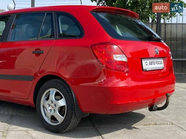 Красный Шкода Фабия, объемом двигателя 1.39 л и пробегом 258 тыс. км за 4690 $, фото 7 на Automoto.ua
