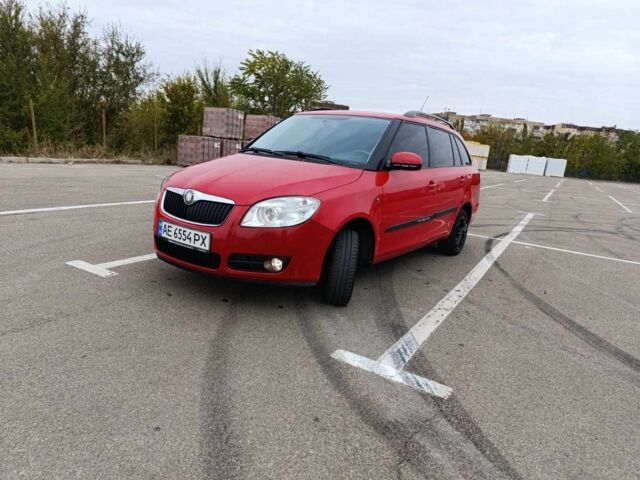 Красный Шкода Фабия, объемом двигателя 1.2 л и пробегом 250 тыс. км за 4300 $, фото 1 на Automoto.ua