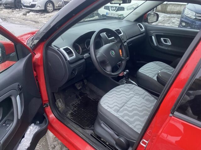 Красный Шкода Фабия, объемом двигателя 1.6 л и пробегом 173 тыс. км за 6750 $, фото 5 на Automoto.ua