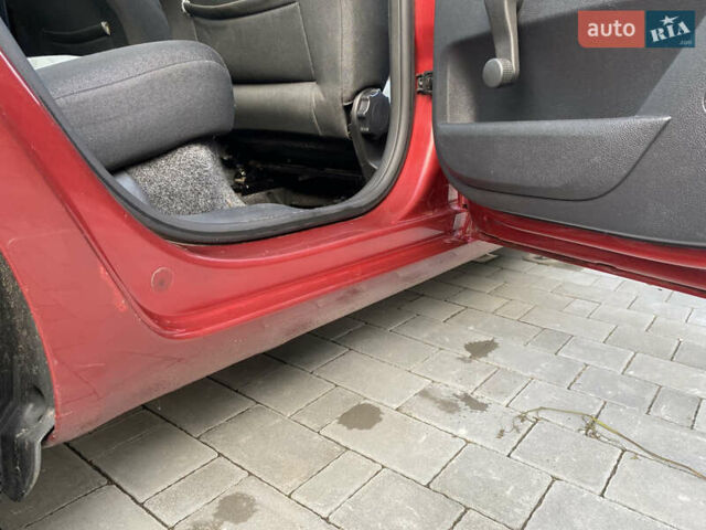Красный Шкода Фабия, объемом двигателя 1.39 л и пробегом 180 тыс. км за 5000 $, фото 23 на Automoto.ua