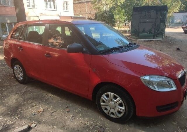 Шкода Фабия 2008 в Харькове на Automoto.ua Красный Шкода Фабия, объемом двигателя 1.2 л и пробегом 66 тыс. км за 6000 $, фото 2 на Automoto.ua