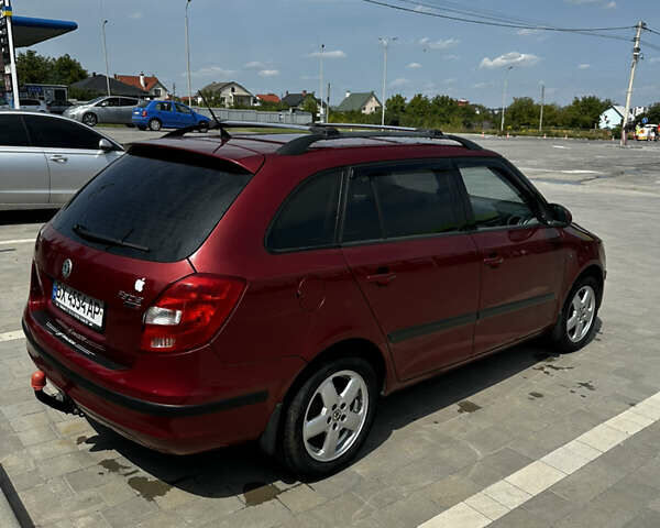 Красный Шкода Фабия, объемом двигателя 1.2 л и пробегом 157 тыс. км за 5500 $, фото 1 на Automoto.ua