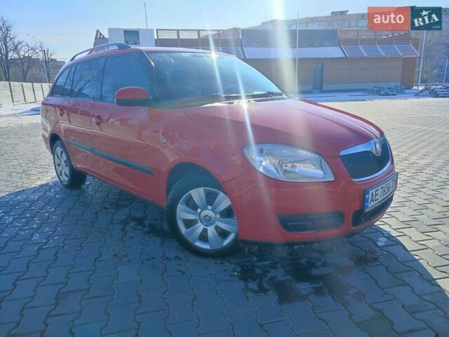 Красный Шкода Фабия, объемом двигателя 1.39 л и пробегом 311 тыс. км за 5300 $, фото 3 на Automoto.ua