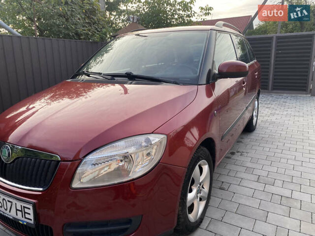 Красный Шкода Фабия, объемом двигателя 1.39 л и пробегом 180 тыс. км за 5000 $, фото 5 на Automoto.ua