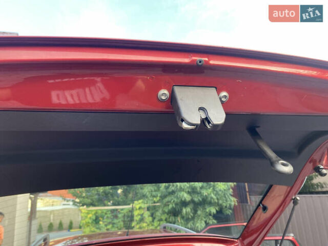 Красный Шкода Фабия, объемом двигателя 1.39 л и пробегом 180 тыс. км за 5000 $, фото 18 на Automoto.ua