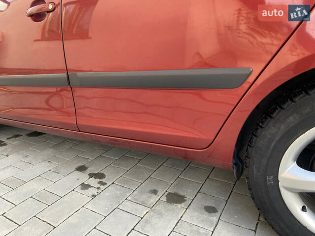 Красный Шкода Фабия, объемом двигателя 1.39 л и пробегом 180 тыс. км за 5000 $, фото 15 на Automoto.ua