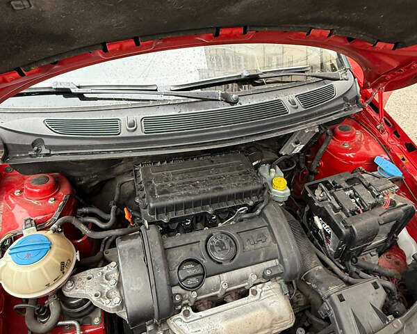 Червоний Шкода Фабія, об'ємом двигуна 1.4 л та пробігом 350 тис. км за 4900 $, фото 11 на Automoto.ua